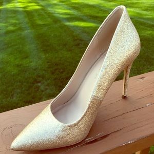 Gold shiny high heels. Size 37